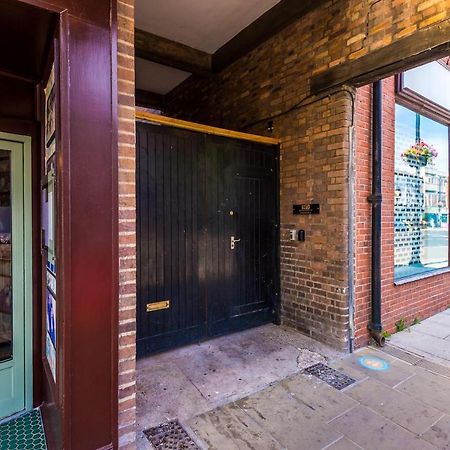 Bright 1-Bed Apartment In Chester By 53 Degrees Property, Ideal For Professionals & Couples, Great Location - Sleeps 4 Dış mekan fotoğraf